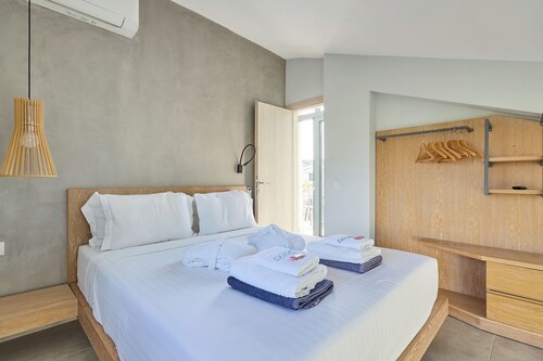 Luxury Seaside 4BR Villa | Private Pool & BBQ | 150m to the Beach | Pefkohori