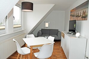 Dining - 04 Ferienwohnung m. Seeblick u. Terrasse am Hafen in Seedorf - Ferienwohnungen am Hafen in Seedorf (Sellin)