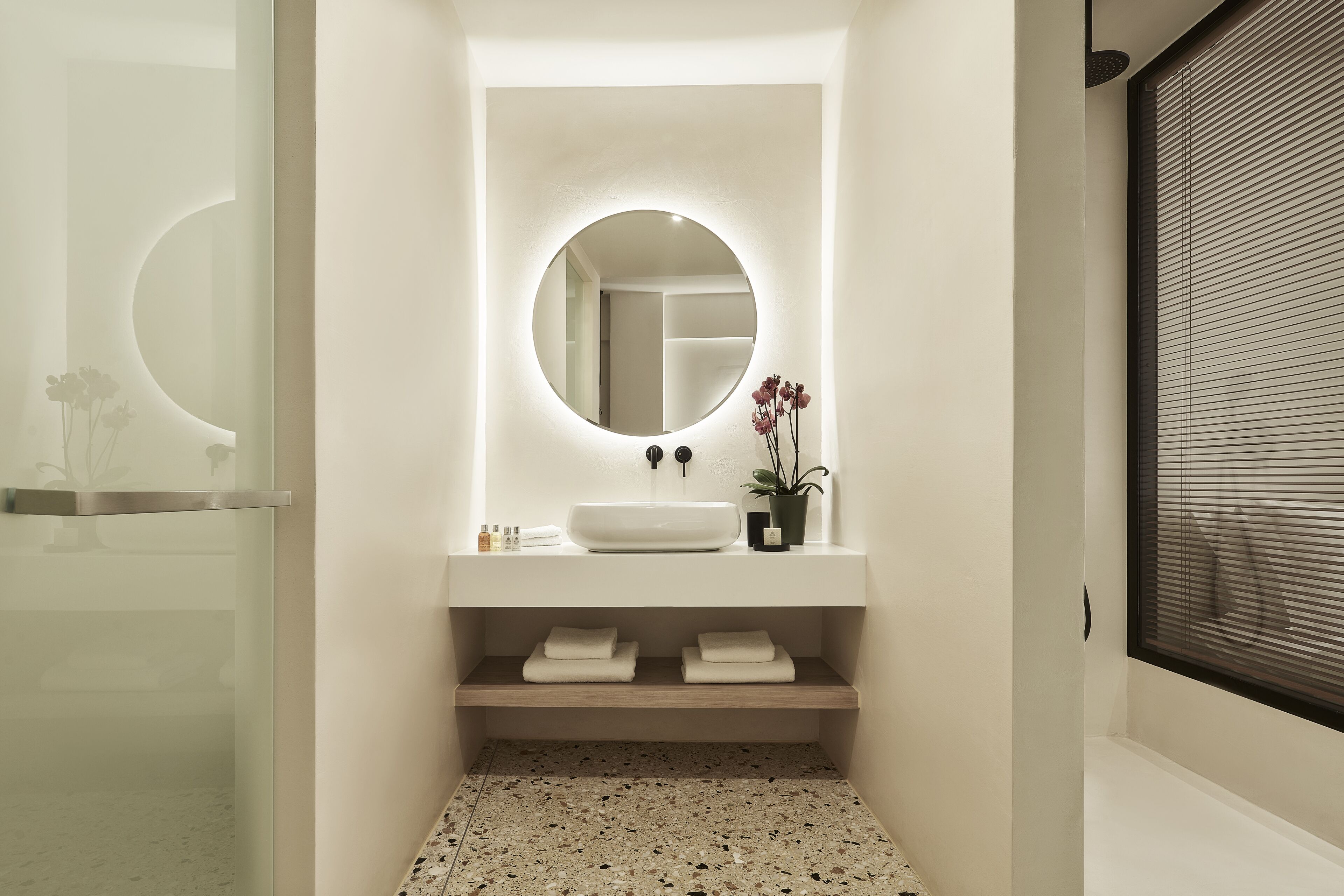 junior suite | bathroom | shower, rainfall showerhead, free toiletries, hair dryer