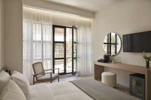 Suite, terraza | Ropa de cama de alta calidad y minibar (con algunos artículos gratuitos)