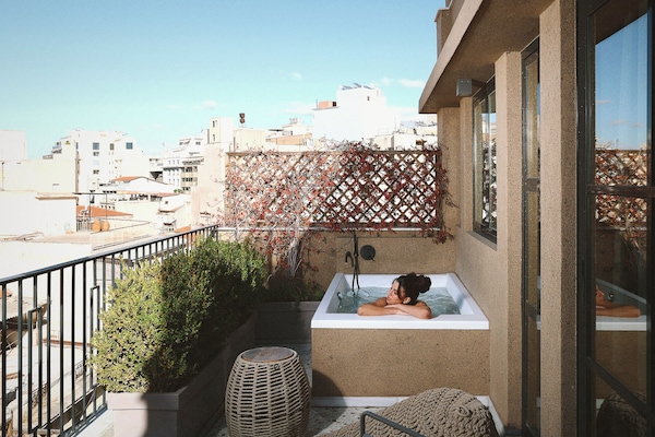 Suite, Terrace (Hot Tub) | Roupas de cama premium, frigobar (abastecido com alguns itens grátis)