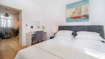 2 habitaciones, escritorio, tabla de planchar con plancha y wifi