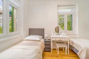 2 bedrooms, desk, iron/ironing board, WiFi