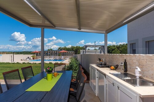 Villa en Novigrad con piscina privada