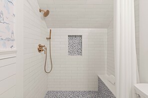Haartrockner, Seife, Shampoo, Toilettenpapier