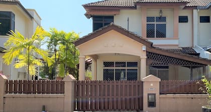 OYO 90199 Homely&cozy House