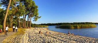 Charming 6-Person House with A/C in Quiet Area, Near Downtown and Lake - Cleaning Included