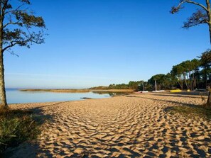 Beach - Charming 6-Person House with A/C in Quiet Area, Near Downtown and Lake - Cleaning Included (Parentis-en-Born)
