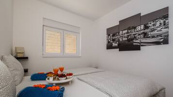 1 bedroom, in-room safe, iron/ironing board, travel cot