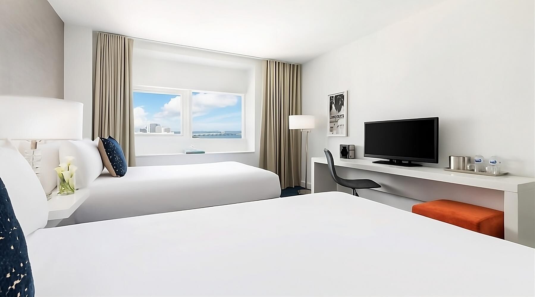 Relaxing Room, Private Parking, Short Drive to Pérez Art Museum Miami!