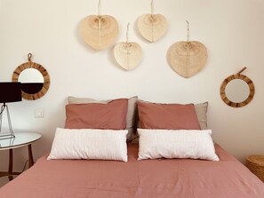 2 chambres, fer et planche à repasser, Wi-Fi gratuit, draps fournis