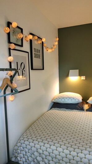 1 chambre, coffres-forts dans les chambres, fer et planche à repasser