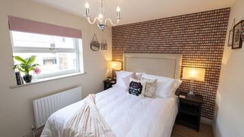 Free cots/infant beds, free WiFi, bed sheets