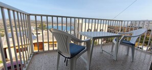 Outdoor dining - Apartment with an exceptional sea view (Flat 6) (Il-Mellieha)