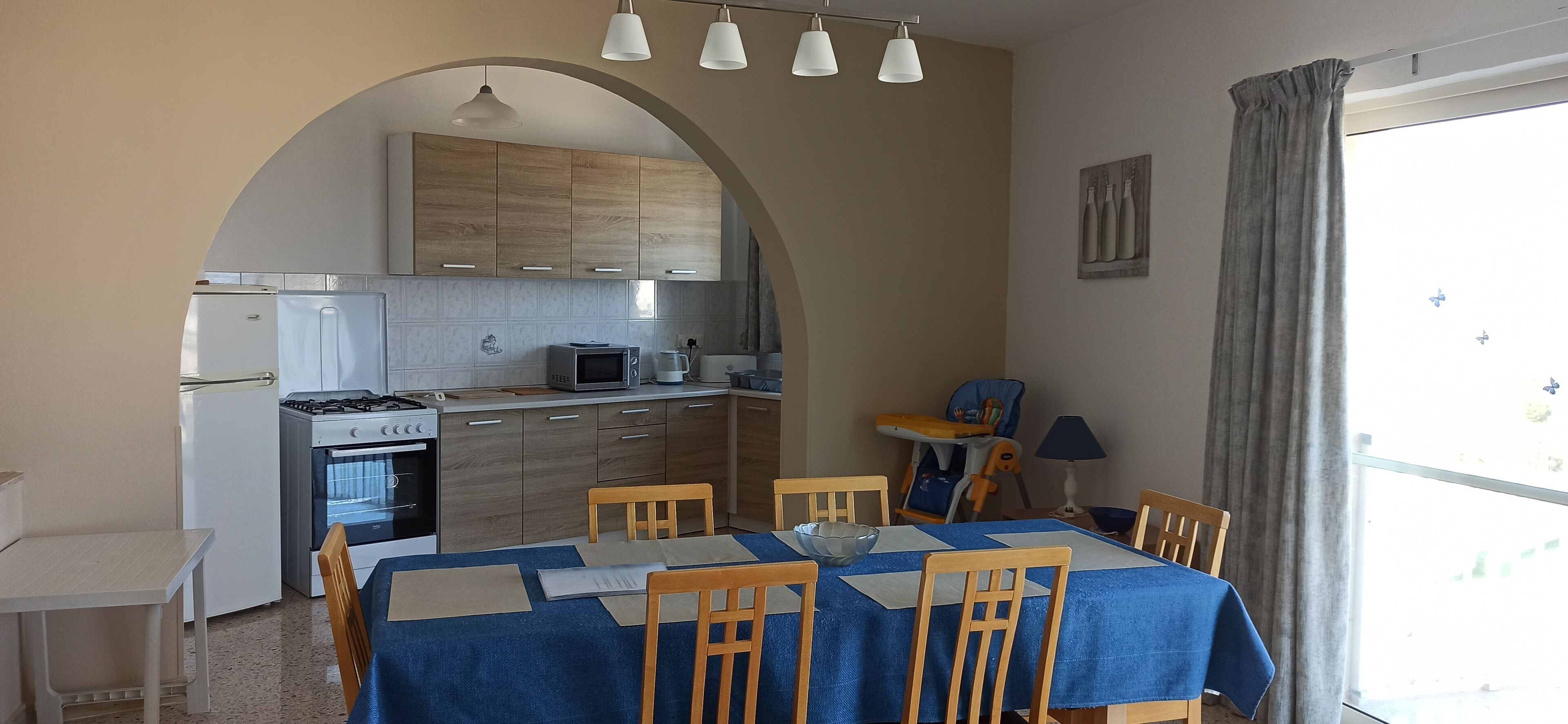 冰箱、微波炉、烤箱、炉灶