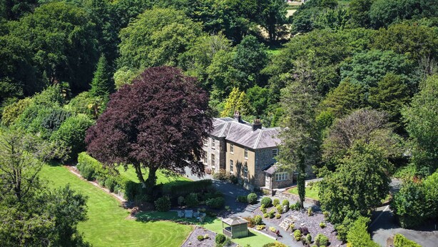 A large stone house surrounded by lush greenery and a well-maintained lawn. - Cilrhiw Country House - Narberth (Narberth)