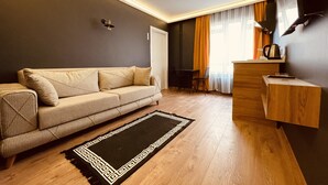 82-inch LED TV with satellite channels, TV - OTTO CITY Premium Suites (Ankara)
