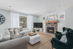 TV, fireplace, ping pong, computer monitors