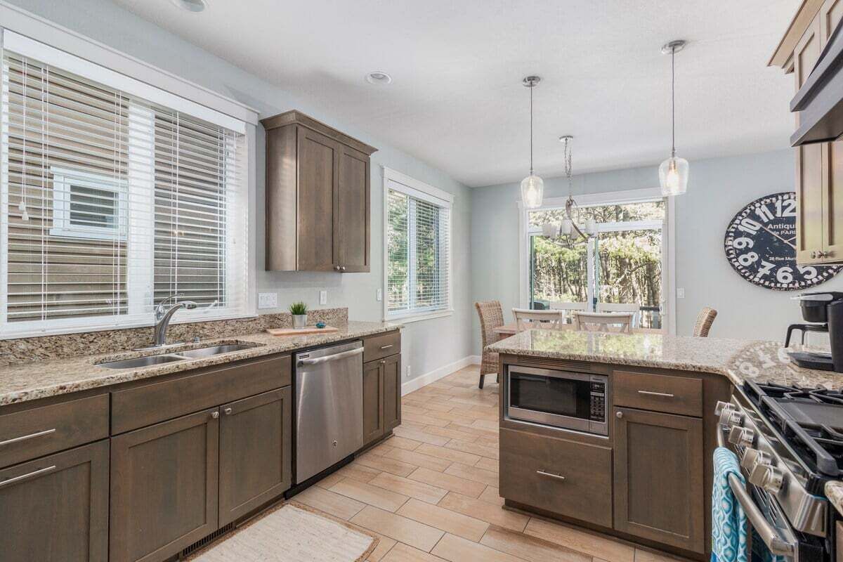 冰箱、微波炉、烤箱、炉灶