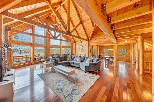 Secluded Lakefront Cabin Resort: 5400sqft 6BR, 5ba