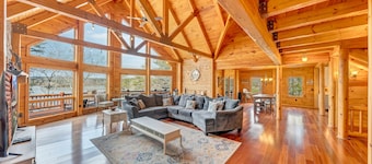 Secluded Lakefront Cabin Resort: 5400sqft 6BR, 5ba