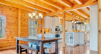 Secluded Lakefront Cabin Resort: 5400sqft 6BR, 5ba