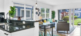 320A - Boca Retreat w/ Pool, Parking, Near Evert Tennis & Shops