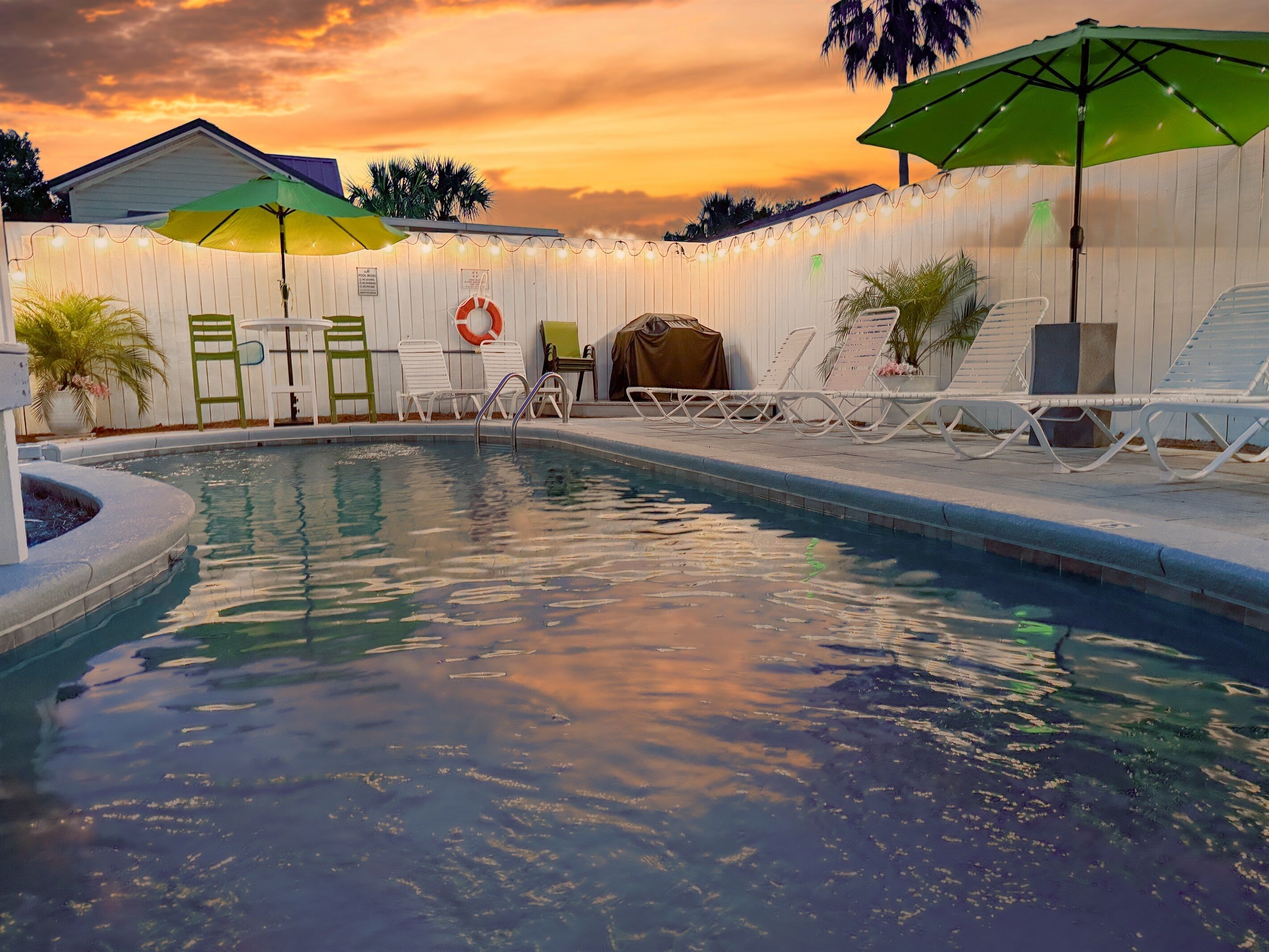 The heated pool, which can optionally be heated to 87-88 degrees, is a great place to unwind after a day on the beach, at the harbor, or shopping! The lighting, plants, and decor help to make the night-time pool area into an oasis