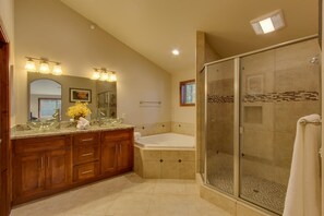 Combined shower/tub, jetted tub, hair dryer, towels