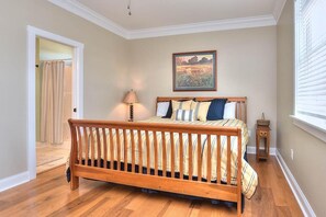 3 chambres, fer et planche à repasser, Wi-Fi, draps fournis