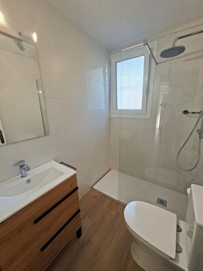 Shower, towels