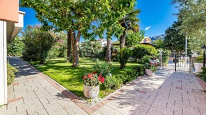 المنطقة المحيطة بالمنشأة