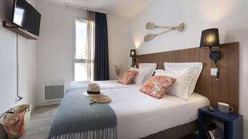 3 bedrooms, free cots/infant beds, free WiFi, bed sheets