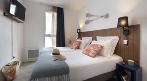3 bedrooms, free cots/infant beds, free WiFi, bed sheets