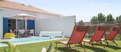 Seasonal outdoor pool, pool loungers