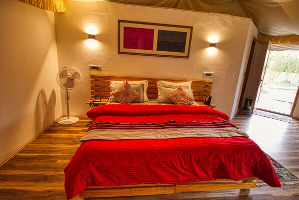 Deluxe-Chalet, 1 Doppelbett, Bergblick | 1 Schlafzimmer, Bettwäsche