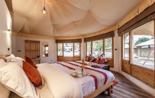 Deluxe Chalet, 1 Double Bed, Mountain View