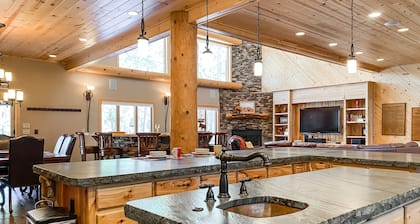 Copper Elk Manor | Luxury Cabin on Forest Border