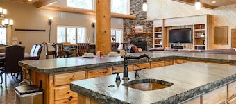 Copper Elk Manor | Luxury Cabin on Forest Border