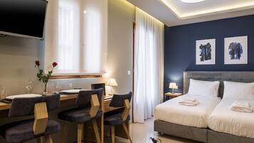 Luxury Studio | Egyptian cotton sheets, premium bedding, pillowtop beds, in-room safe