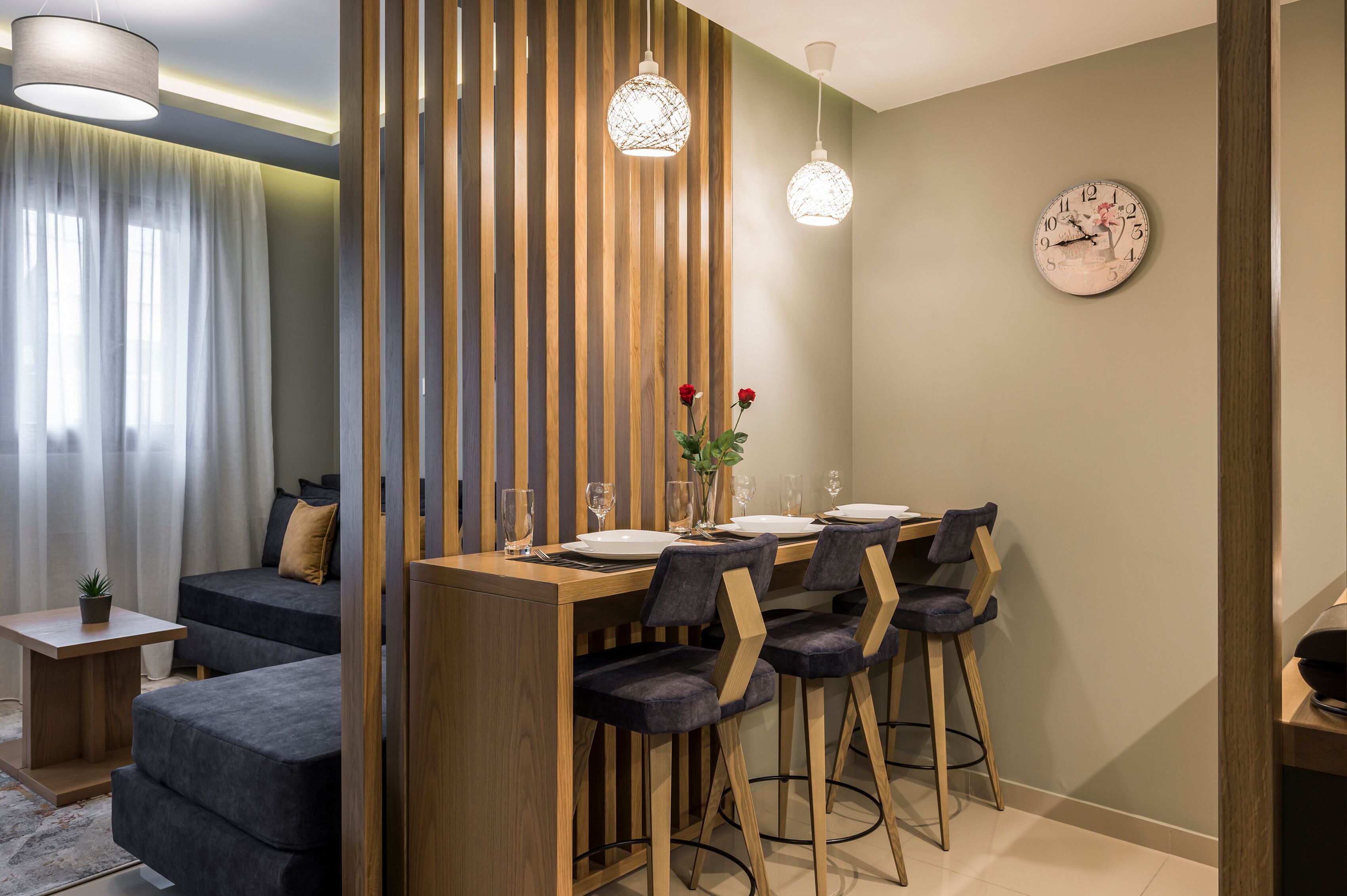 تناول الطعام داخل الغرفة