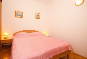 1 bedroom, free WiFi, bed sheets - Studio Anica with terrace and grill (Baška)
