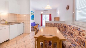 Dining - Apartment Gordana on two floors with balcony and terrace (Baška)