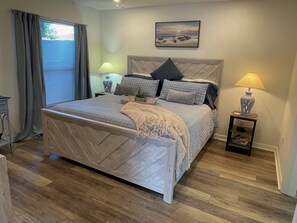 2 makuuhuonetta, silitysrauta/-lauta, ilmainen Wi-Fi, vuodevaatteet