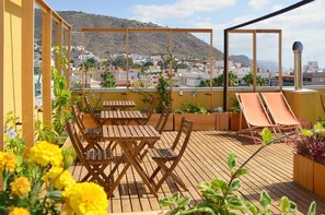 Outdoor dining - 30m2 distributed in cozy open and bright spaces. (Santa Cruz de Tenerife)