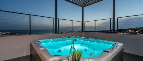 Villa | Baignoire à remous privée