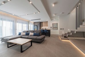 Exclusive-Villa, Whirlpool, Strandblick | Wohnbereich