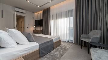 Villa | 4 bedrooms, in-room safe, blackout curtains, iron/ironing board