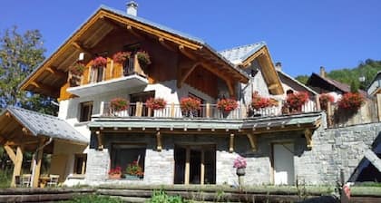 Chalet individuel 130 M2 10 Pers. plein sud 4 chambres 400 M des RM et de l'ESF