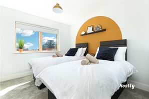 2 bedrooms, iron/ironing board, free WiFi - Vanburgh Court Apartments (Slough)